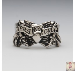 Rock Rebel "Trust No One" chunky motto ring